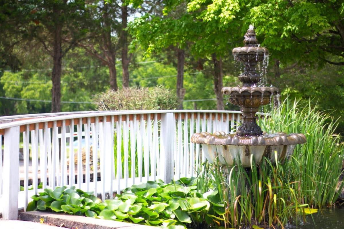 Lovely Rustic Cabin In Bloomington Exterior photo